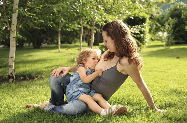 Al ser natural, la leche de mama presenta una amplia variedad de beneficios tanto para el bebé, la mamá, el medio ambiente y la humanidad. ¿Cómo? Nuestra licenciada en nutrición Romina Calella te lo cuenta.