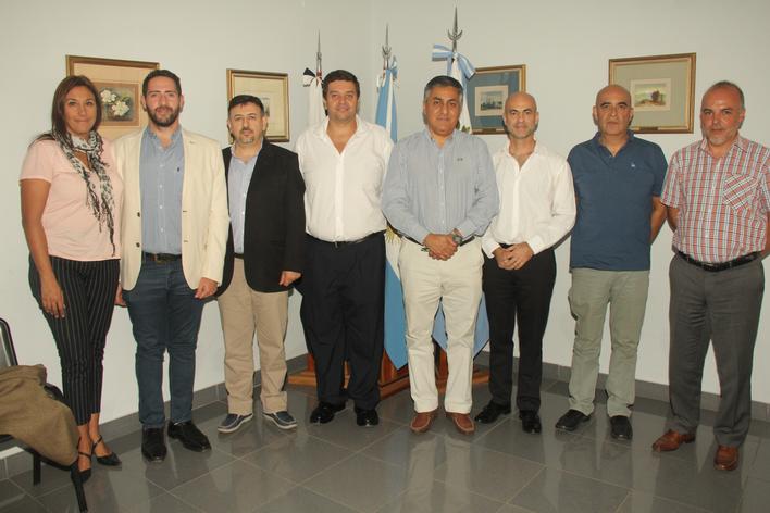 Ambas instituciones trabajan en un convenio para que estudiantes de enfermería, medicina y carreras técnicas puedan hacer sus prácticas profesionales en el Hospital.