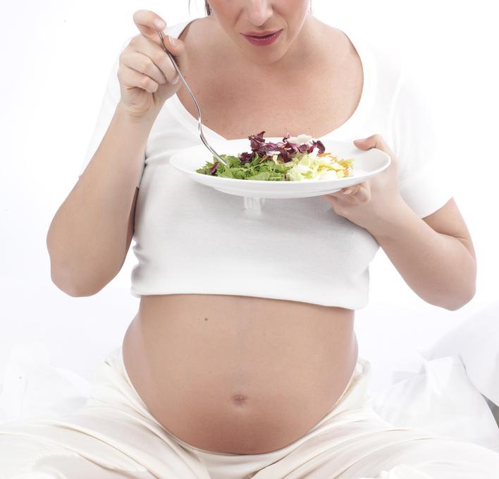 Importancia del ácido fólico y el hierro en el embarazo - Agua
