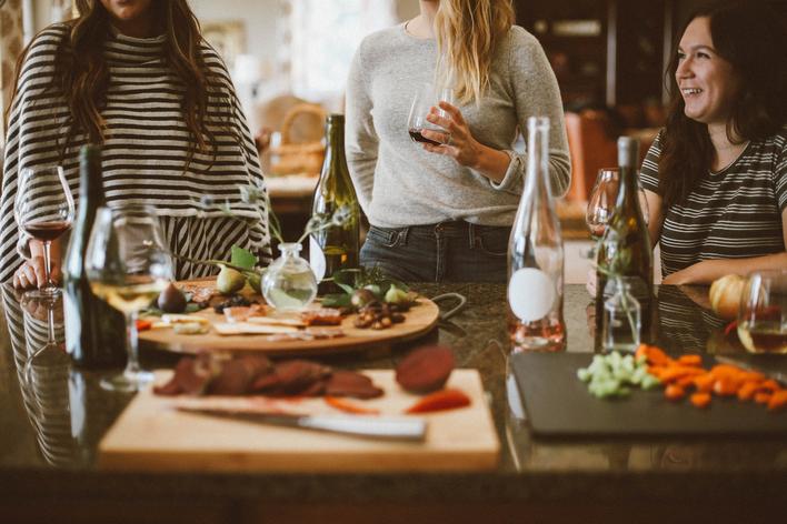 En la nota, la Licenciada en Nutrición Rosana López, nos brinda algunas recomendaciones sencillas para disfrutar las fiestas de una forma saludable
