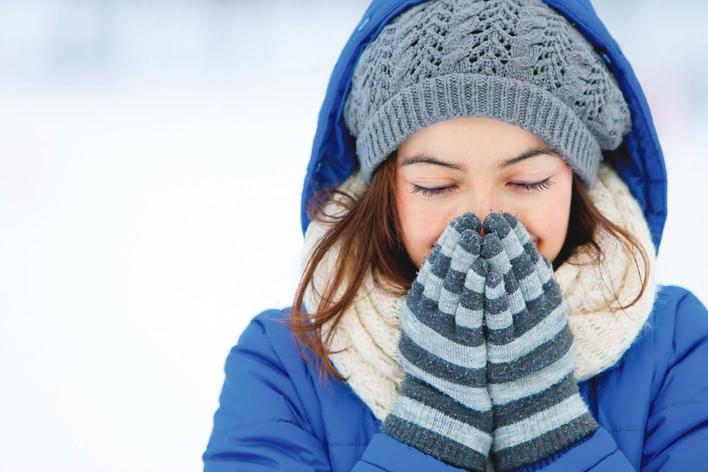 Existen una serie de medidas para prevenir las enfermedades invernales y contribuir a la disminución de la transmisión de los virus respiratorios. Es fundamental poner especial atención en los grupos de riesgo.