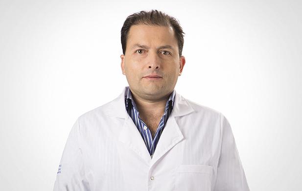 Dr. Soria, Roberto